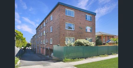 Well Maintained One Bedroom Apartment in Idyllic Location - Photo 3