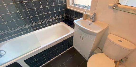 Room in a Shared House, Mora Road, NW2 - Photo 2