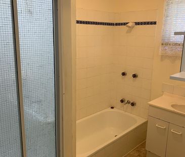 Spacious Family Home in a Quiet Cul-de-Sac! - Photo 6