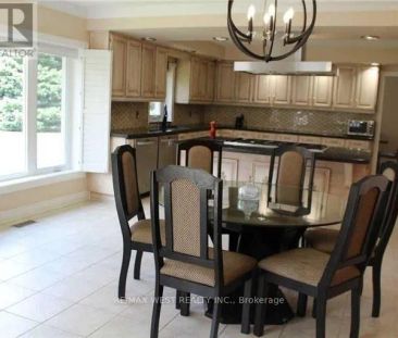 Detached Home For Lease | N9238897 - Photo 5