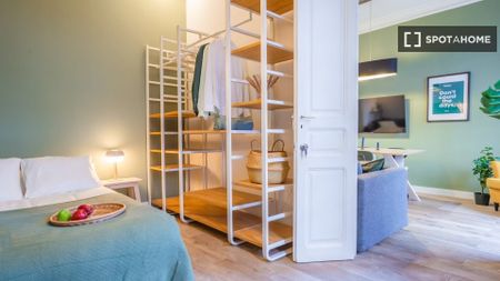 barcelona, Catalonia 08036 - Photo 4