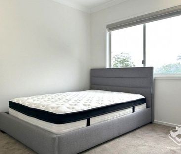 Near NEW 4 bedroom Townhouse fully furnished !!! - Photo 5