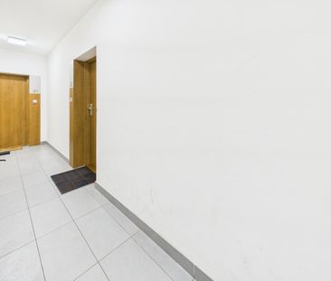 2 pokoje, balkon i garaż – komfort i styl w jednym - Photo 3