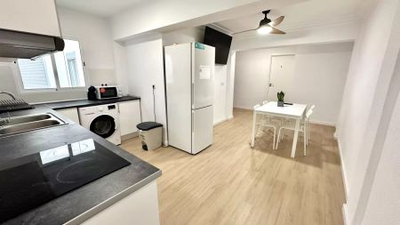 Room in a shared 5-bedroom apartment for rent in Benimaclet. - Photo 4