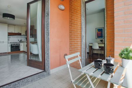 Cozy single room with terrace and window in Milan - Photo 3