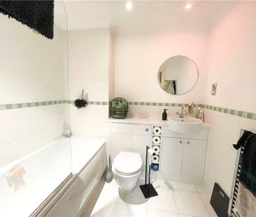 Victoria Mews, St. Judes Road, Englefield Green, Egham, TW20 0BF - Photo 6