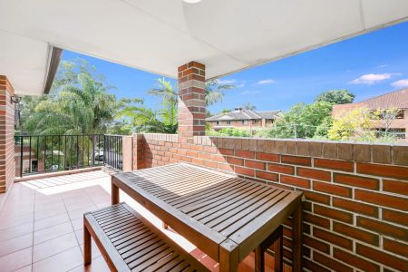 Light and Bright Top Floor Apartment - Photo 5