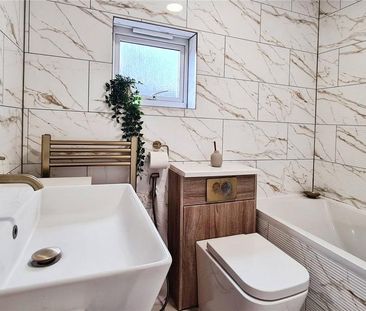 4 bedroom detached house to rent - Photo 5