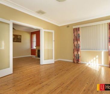 Large Family Home - Photo 2