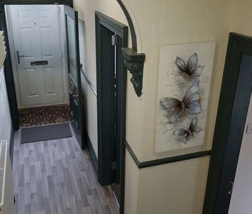 Town Centre Property Room 1 - Photo 4