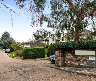 1 bedroom in a flat share to rent - Photo 5