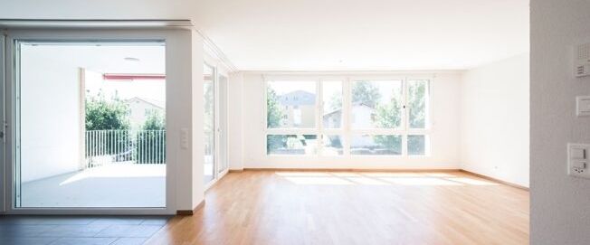 Sun-drenched living/dining area with direct access to the terrace - Photo 1