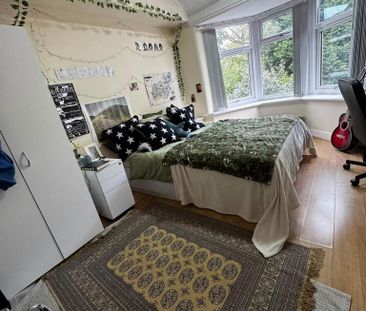 4 bedroom semi-detached house to rent - Photo 6