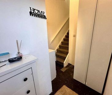 Bilton Road, Perivale, Greenford, UB6 - Photo 2