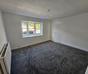 3 bedroom end of terrace house to rent - Photo 1