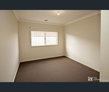 9 Hogan Street, Cranbourne East, Vic 3977 - Photo 4