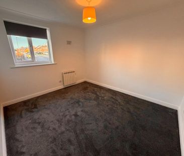 3 bedroom Flat To Let - Photo 4