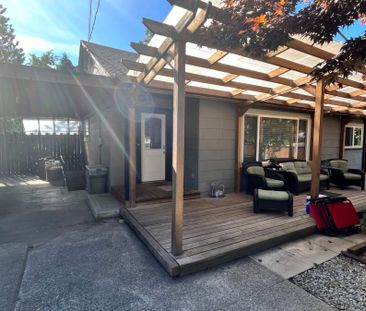 Charming Rancher With Basement - Photo 4