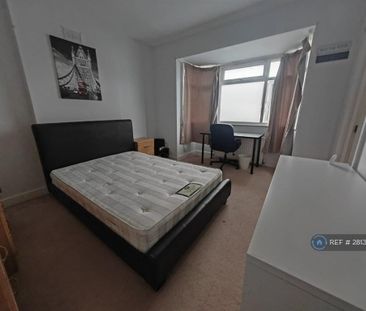 1 bedroom in a house share to rent - Photo 2