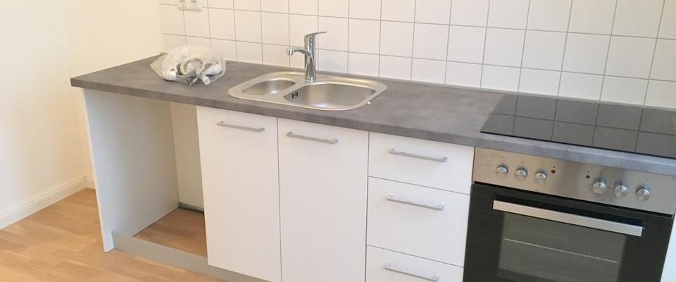 Helle 2 Zimmer DG-Wohnung, modernes Bad, Wohnküche, Dachterrasse - Photo 1