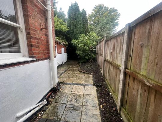 2 bedroom terraced house to rent - Photo 1