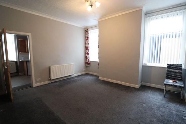 3 bedroom end of terrace house to rent - Photo 1