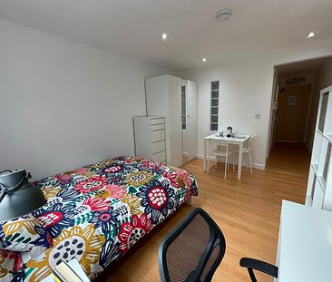 1 bedroom Flat / Apartment - Photo 3