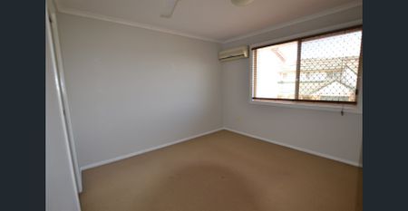This comfortable 2-bedroom townhouse is in a perfect location - Photo 2