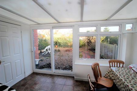 5 bedroom semi-detached house to rent - Photo 2