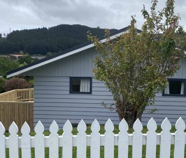 Cozy 3-4 Bedroom House with Stunning Views Ã¢Ãâ¬Ã" Perfect Fami... - Photo 1