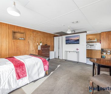 9a Highclere Avenue, Mount Waverley VIC 3149 - Photo 4