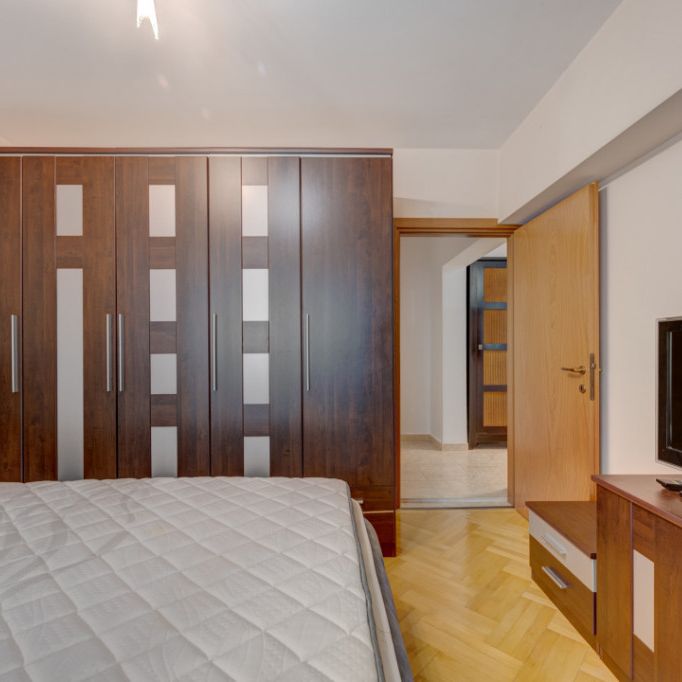 Apartament spațios, decomandat, bloc 1996, Calea Călăraș - Photo 1
