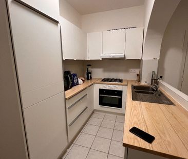 INSTAPKLAAR GELIJKVLOERS APPARTEMENT IN CENTRUM IEPER MET APARTE SL... - Foto 5