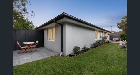 MODERN VILLA WITH BAYSIDE LIFESTYLE - Photo 3