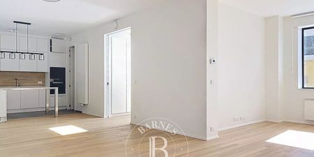 Woning te huur in Ukkel voor € 3.375 met 3 slaapkamers - Photo 2