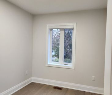 For Lease - 341 Lawrence Avenue, Toronto, Ontario - Photo 4