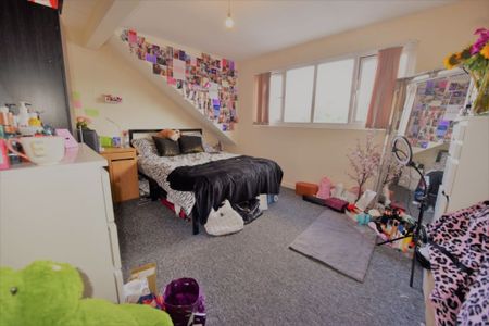 5 bedroom House in Ashville Road, Leeds - Photo 3