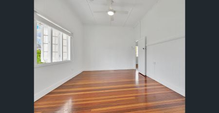 Renovated Three-Bedroom Home w/ Air-conditioning - Photo 4