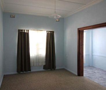 CHARMING HOME IN A CONVENIENT CENTRAL LOCATION - Photo 5