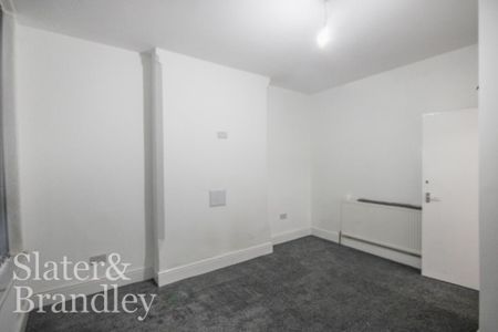 2 bedroom ground floor flat to rent - Photo 3