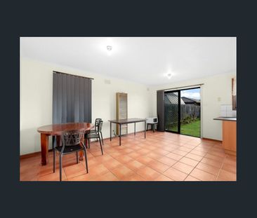 Conveniently Located Family Home Opposite Werribee Secondary College! - Photo 3
