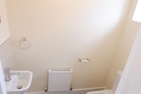2 bedroom end of terrace house to rent - Photo 4