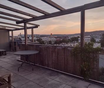 14. Bezirk: Neuwertige 140 m² - 4 ZI - DG-Maisonette Wohnung mit westseitiger Dachterrasse und Balkon, Garage - Photo 2