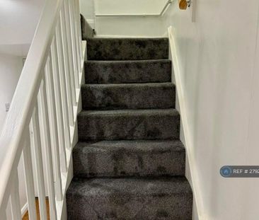 3 bedroom flat to rent - Photo 4