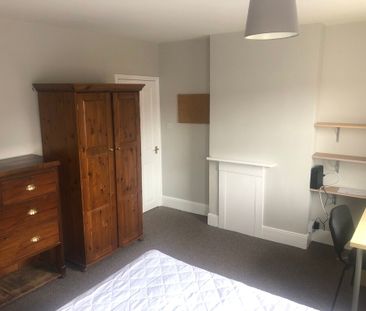 4 Bed Student Accommodation - Photo 3
