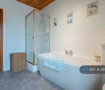 3 bedroom flat to rent - Photo 6