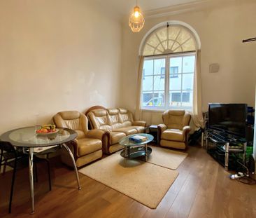 £750 PCM, Spacious One Bedroom Ground Floor Flat in Custom House, D... - Photo 2