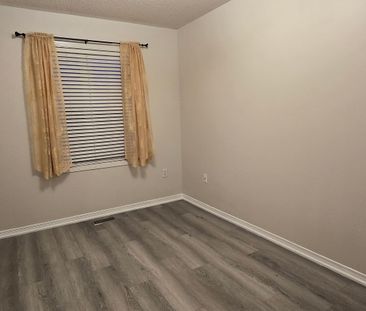 For Lease - 3475 Angel Pass Drive, Mississauga, Ontario - Photo 3