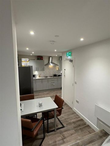 1 bedroom in a house share to rent - Photo 4