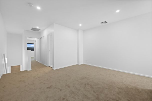 Stunning Brand New Townhouse! - Photo 1